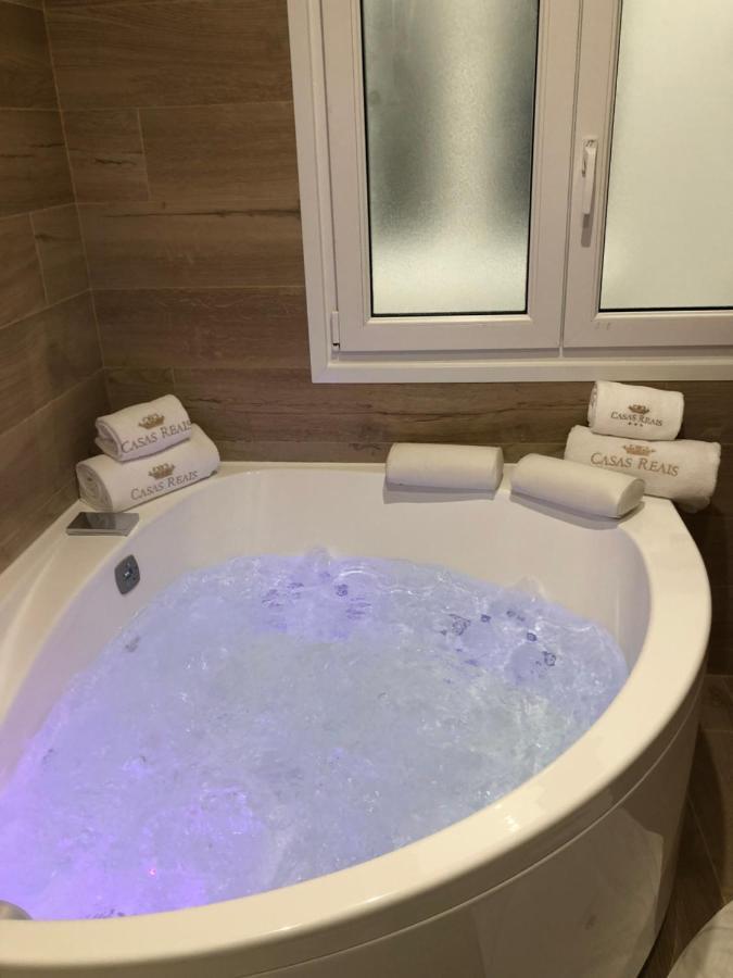 Luxury Apartment With Jacuzzi ซานติอาโก เด กอมโปสเตลา ภายนอก รูปภาพ